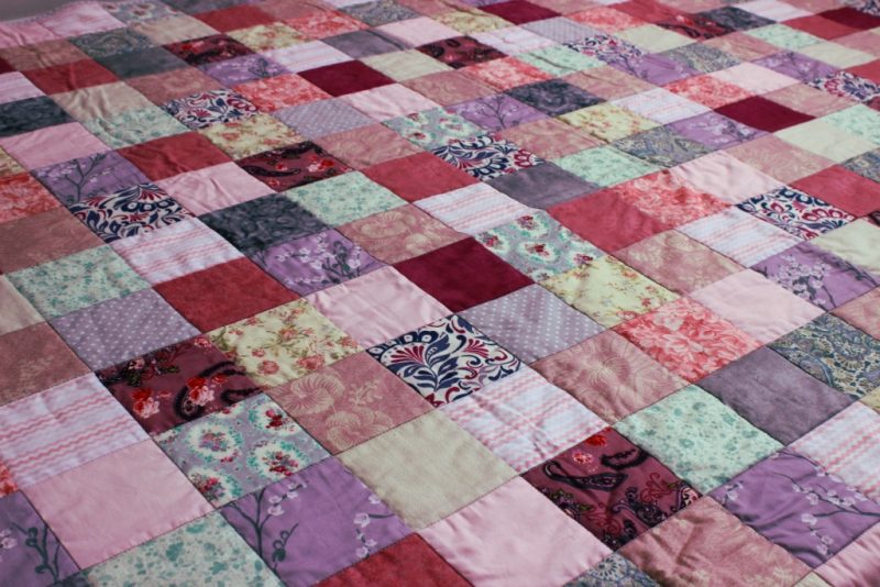 Soft pastel pink quilt - Image 7