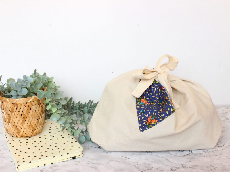 Knot bag- royal blue florals - Image 4