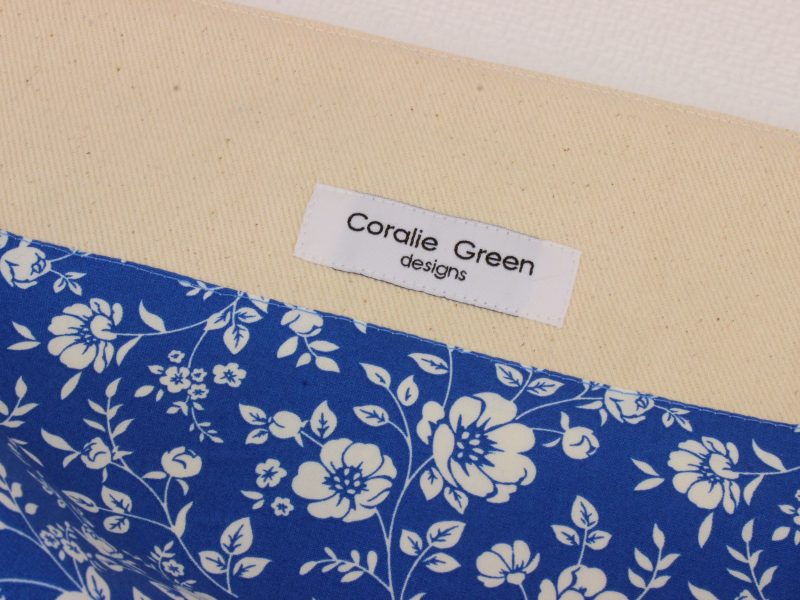 Medium pouches- blue white floral - Image 2